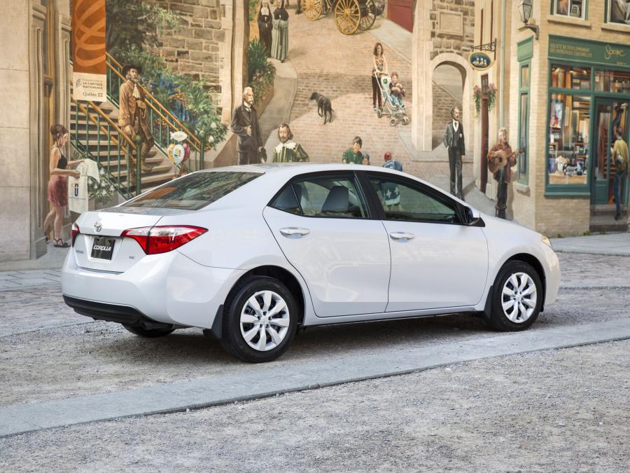  Toyota Corolla LE 2013 года  (US) (фото 3 из 16)